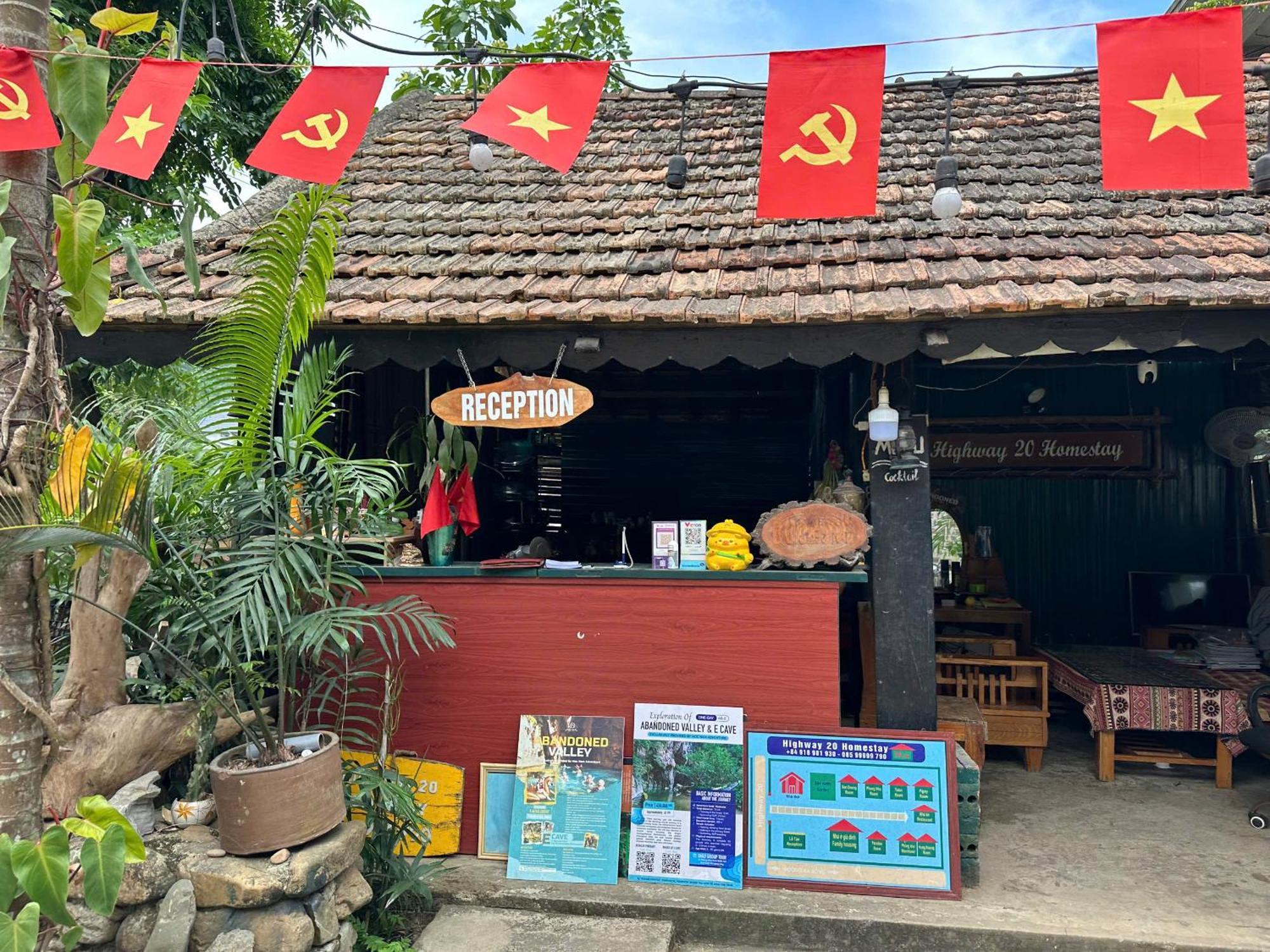 Highway 20 Homestay Фонгня Экстерьер фото